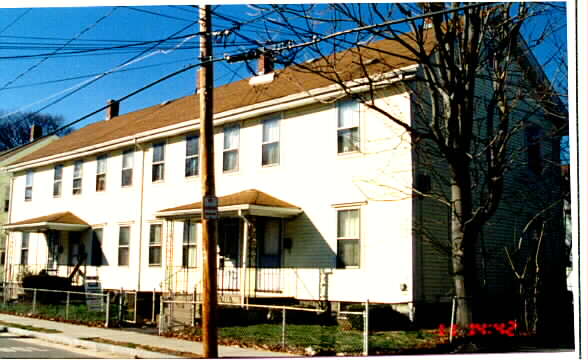 42 Alder St in Waltham, MA - Foto de edificio - Building Photo