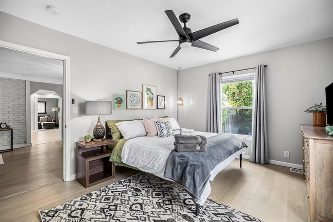 14924 E 10 Mile Rd in Warren, MI - Foto de edificio - Building Photo