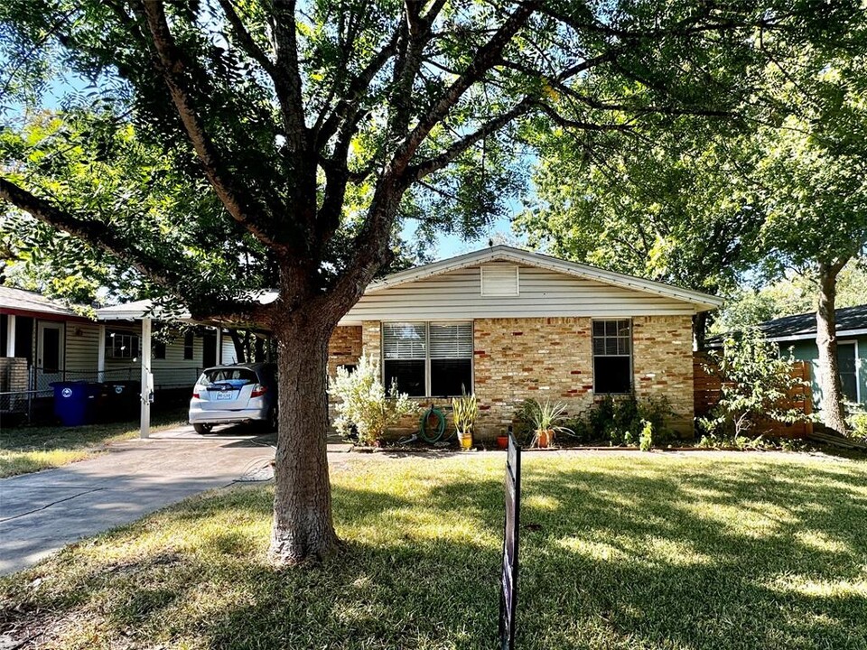 1803 Forest Hill Dr in Austin, TX - Building Photo