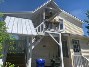 125 Manhattan Dr, Unit 2 in Burlington, VT - Foto de edificio - Building Photo