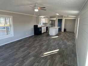 4987 Page Rd in Galivants Ferry, SC - Foto de edificio - Building Photo