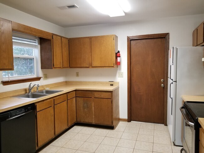 2155 Forest Lakes Blvd in Charleston, SC - Building Photo - Building Photo