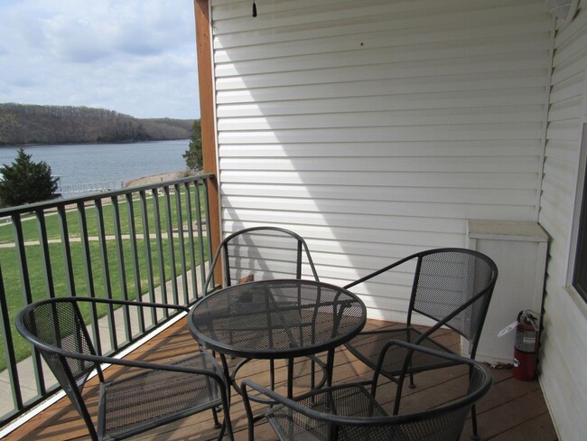 549 Park Pl Dr in Kaiser, MO - Foto de edificio - Building Photo