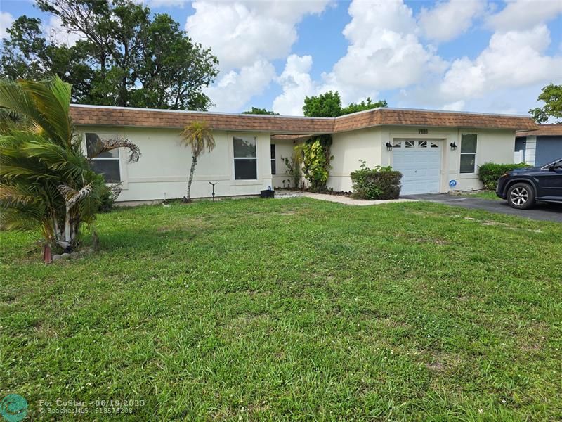 7816 NW 70th Terrace in Tamarac, FL - Building Photo