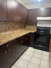 6385 W 27th Ave-Unit -24-3 in Hialeah, FL - Building Photo - Building Photo