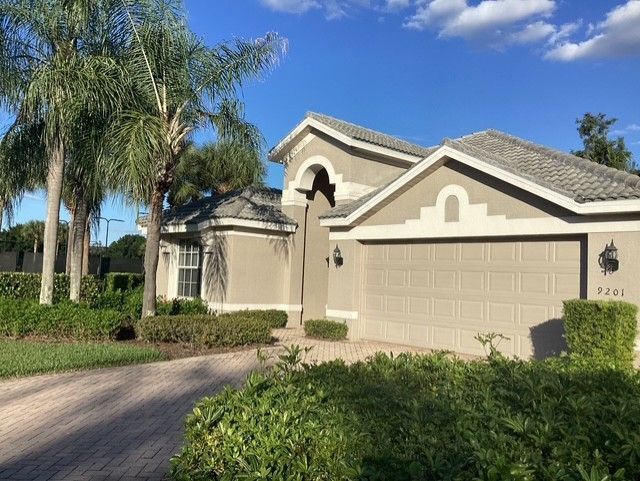 9201 Independence Way in Ft. Myers, FL - Building Photo