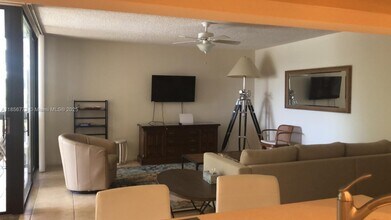 2025 Lavers Cir in Delray Beach, FL - Building Photo - Building Photo