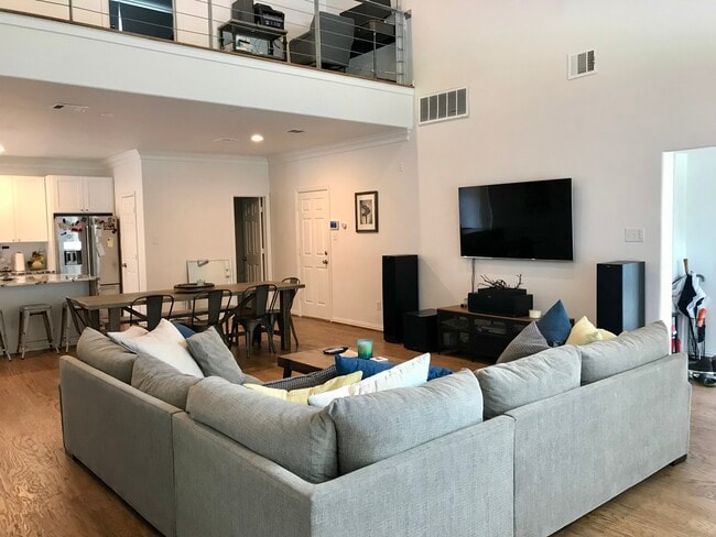 3103 Hedgerow Dr in Dallas, TX - Building Photo - Building Photo