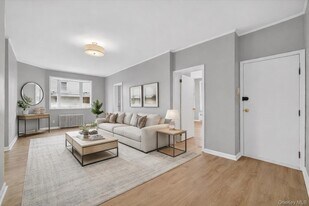 4 Amackassin Terrace in Yonkers, NY - Building Photo