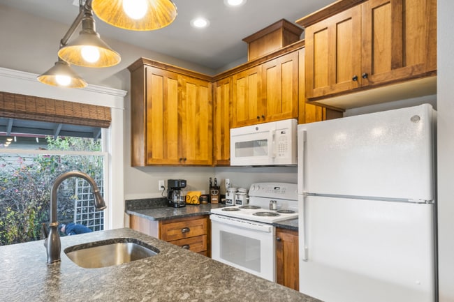 925 SW Walnut St in Albany, OR - Building Photo - Building Photo