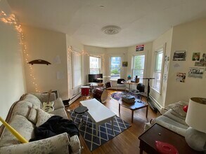 148 Calumet St, Unit 1B in Boston, MA - Foto de edificio - Building Photo