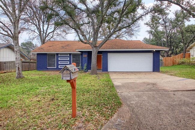 11813 Highland Oaks Trail in Austin, TX - Building Photo - Building Photo