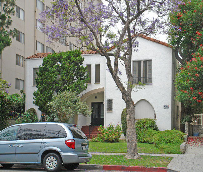 437 N Oakhurst Dr in Beverly Hills, CA - Building Photo - Building Photo