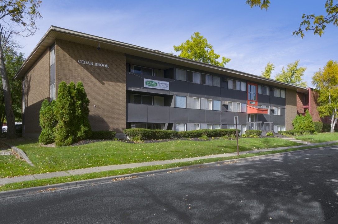 Cedarbrook Apartments in East Lansing, MI - Foto de edificio