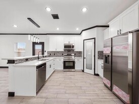 4737 Reed Rd in Houston, TX - Building Photo