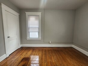 121 Greenwood St, Unit 2 in New Haven, CT - Building Photo - Building Photo