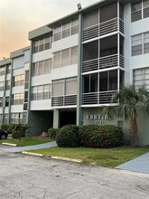 2761 Taft St, Unit 412 in Hollywood, FL - Building Photo - Building Photo