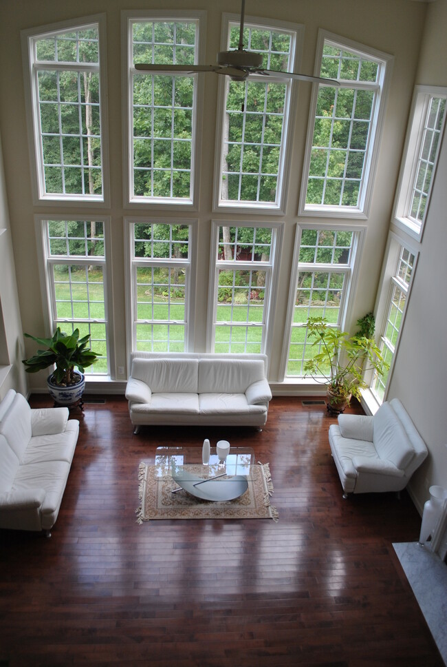 3624 Stonewall Manor Dr, Unit one bedroom with full bat in Triangle, VA - Foto de edificio - Building Photo