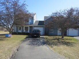 3314 Greenwich Ln in Island Lake, IL - Building Photo