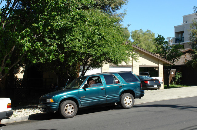 2151 California St in Concord, CA - Foto de edificio - Building Photo