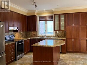 28 Delphinium Ave in Richmond Hill, ON - Building Photo - Building Photo
