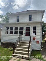 1014 Market St in St. Joseph, MI - Building Photo