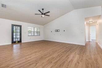 5330 Keely Ct in Lakeland, FL - Foto de edificio - Building Photo