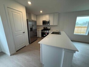 861 Vlg Brk Dr in Willis, TX - Building Photo - Building Photo