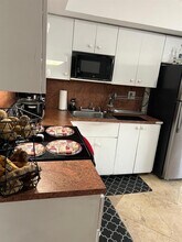 5423 W 22nd Ct in Hialeah, FL - Foto de edificio - Building Photo