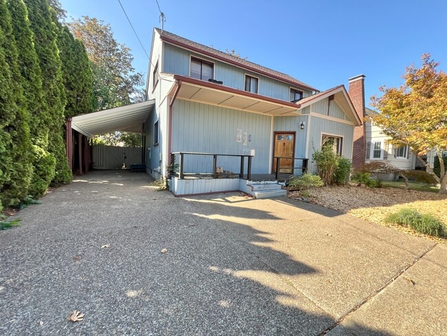 742 NW 12th St
