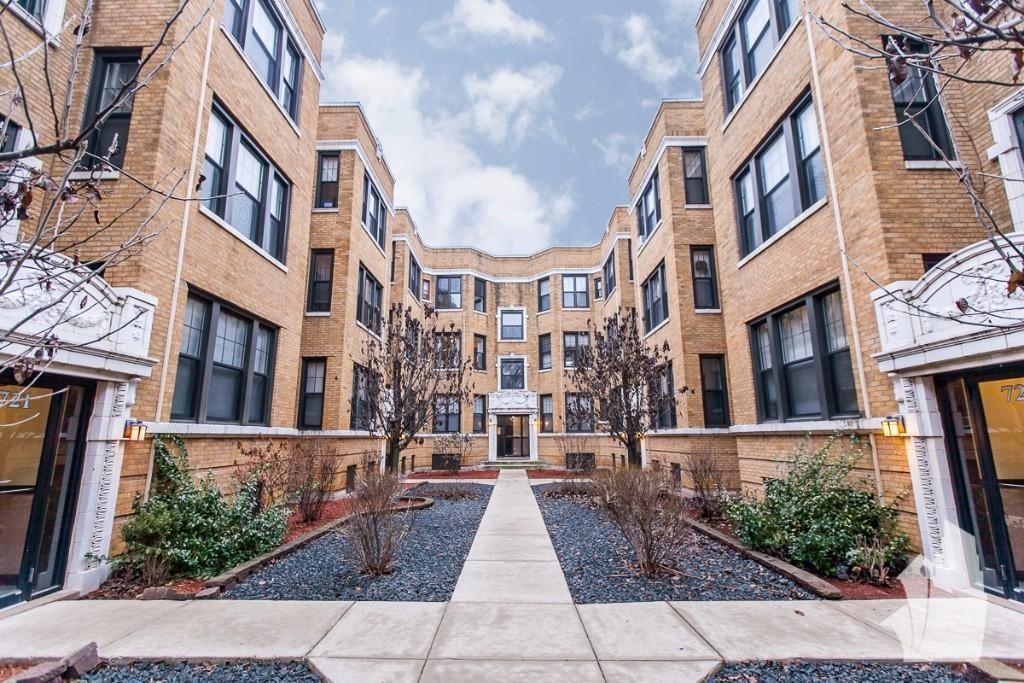 727 W Barry Ave, Unit #2A in Chicago, IL - Building Photo