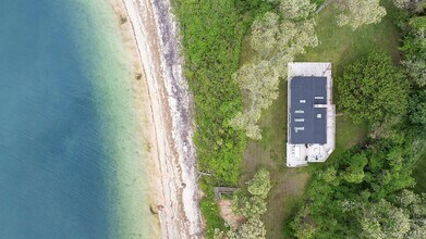 31059 Middle Rd in Peconic, NY - Building Photo - Building Photo