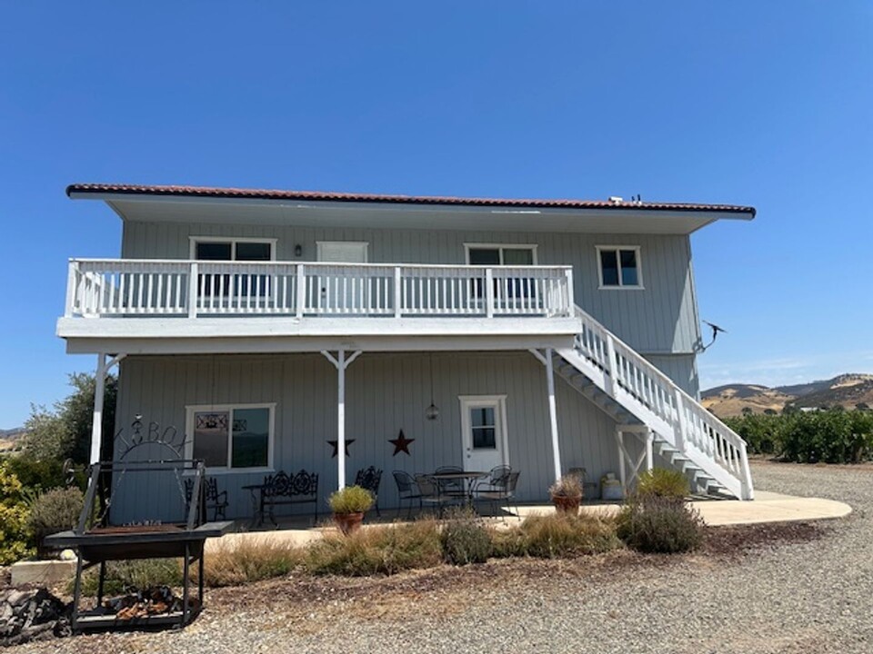 68277 Jolon Rd in Lockwood, CA - Building Photo