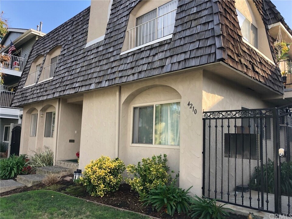 4210 E 5th St in Long Beach, CA - Building Photo