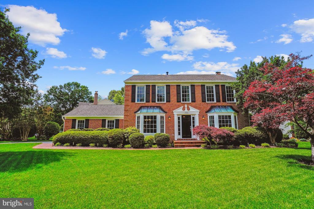 8300 Centerbrook Pl in Alexandria, VA - Foto de edificio