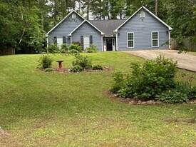 3895 Hardee Dr NW in Kennesaw, GA - Building Photo