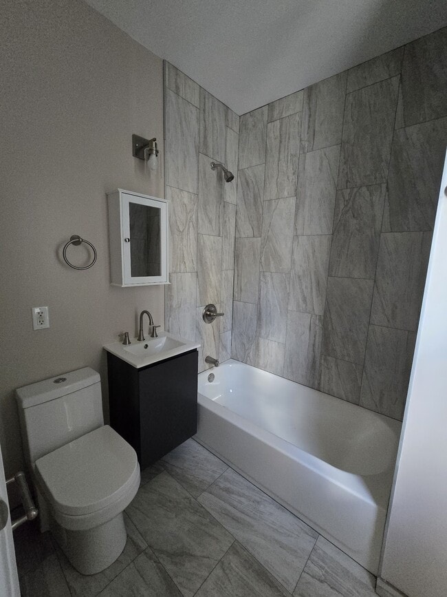 4401 Irving Ave N, Unit 1610 in Minneapolis, MN - Building Photo - Building Photo