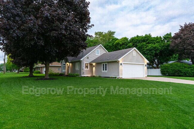 7390 Lupine Ave in Jenison, MI - Building Photo - Building Photo