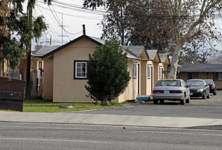 598 S Main St in Porterville, CA - Building Photo - Building Photo