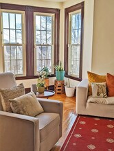 15 Rosseter St, Unit 1 in Boston, MA - Foto de edificio - Building Photo