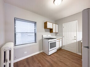 5746 N Winthrop Ave, Unit 401 in Chicago, IL - Foto de edificio - Building Photo