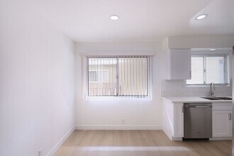 3155 Montrose Ave in Glendale, CA - Building Photo - Building Photo