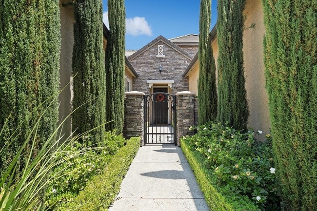 1759 N Picadilly Ln in Clovis, CA - Building Photo - Building Photo