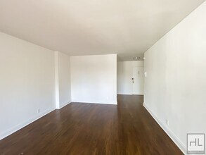 E 88th St in New York, NY - Foto de edificio - Building Photo