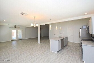 6431 E Sandra Terrace in Scottsdale, AZ - Building Photo - Building Photo