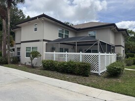 20 Bedford Ct in Royal Palm Beach, FL - Building Photo