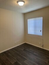932 W 71st St in Los Angeles, CA - Building Photo - Building Photo