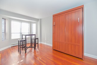732 W Bittersweet Pl-Unit -408 in Chicago, IL - Building Photo - Building Photo
