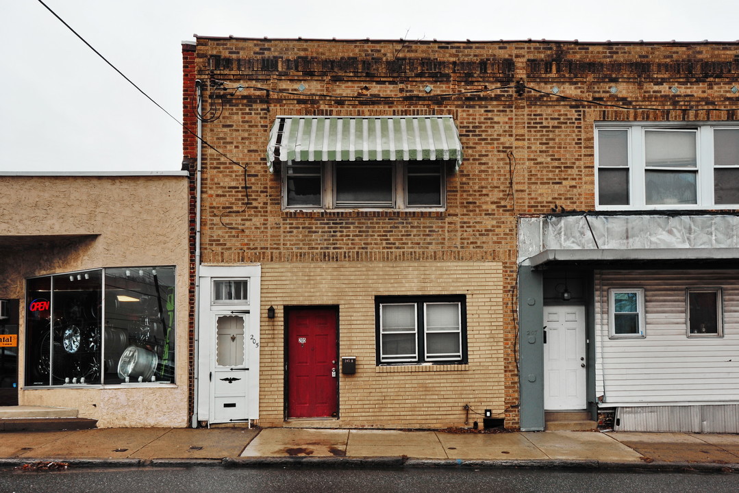 205 E Baltimore Ave in Clifton Heights, PA - Building Photo