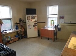 672 Centre St, Unit #1 in Newton, MA - Foto de edificio - Building Photo
